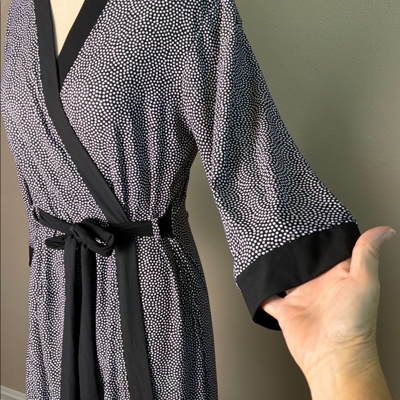 RENE ROFE Sleepwear Medium Black White Geometric Print Lightweight Robe‎ Knee - Picture 4 of 9